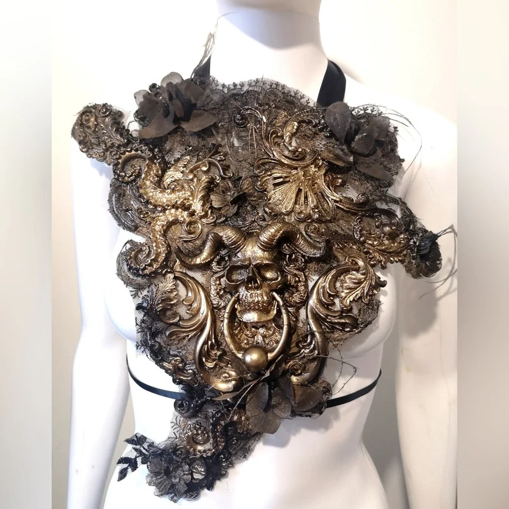 Gold & Black Skull Grand Headdress and BreastPlate - Picture 4 of 4